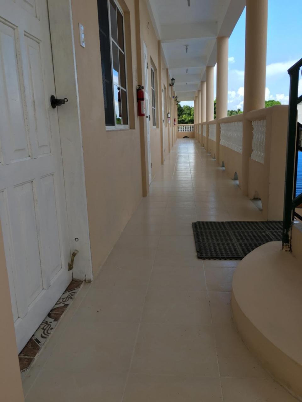 Sarteneja Inn エクステリア 写真